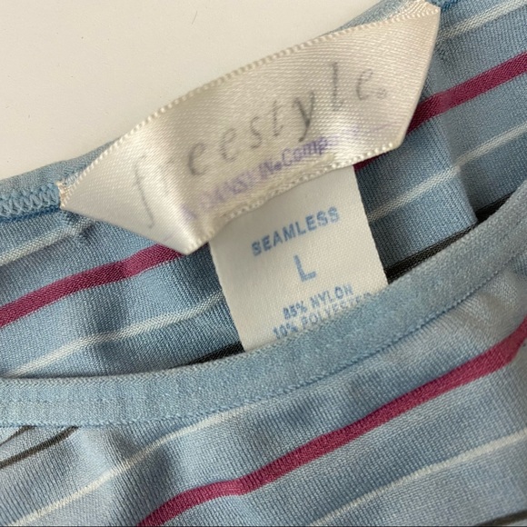 Freestyle Danskin Seamless Athletic Top. Size Large. Blue with stripes. - Picture 3 of 5
